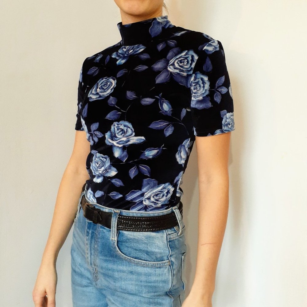 Short sleeves mockneck with floral pattern - Picture 3 of 3